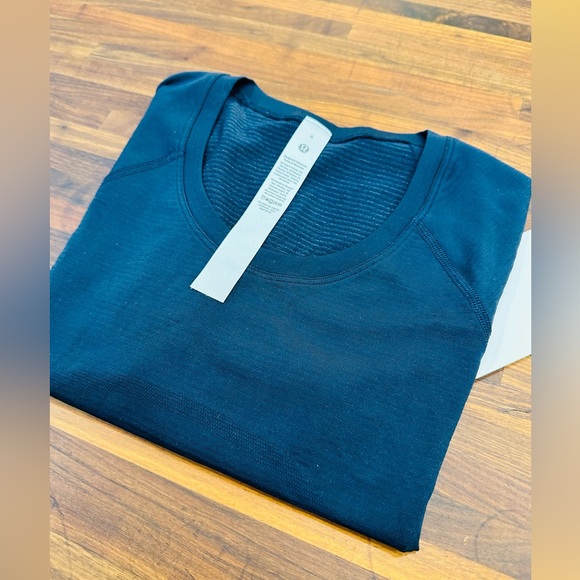 NWT - Lululemon Swiftly Tech Short Sleeve T-shirt 2.0 - Navy Blue - Size 6 - Picture 1 of 8